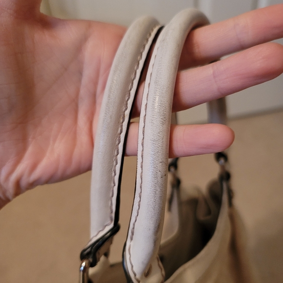 Authentic Gucci White Sukey Tote - Picture 16 of 16